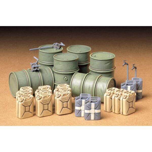 Tamiya 1\35 German Fuel Drum Set.   35186