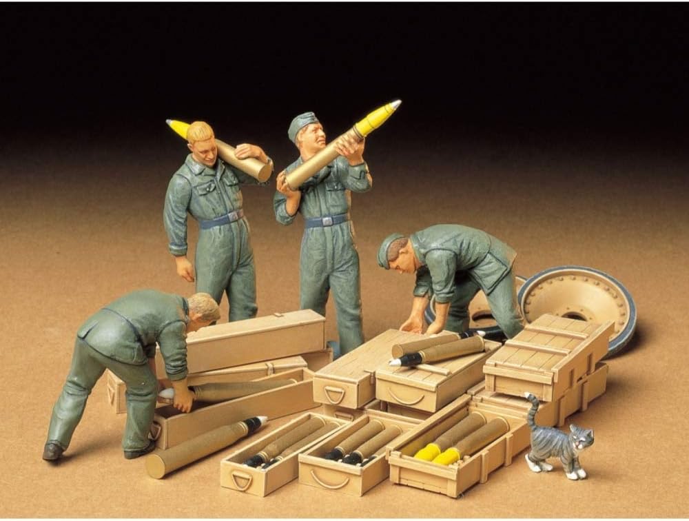 Tamiya 1\35 Scale German Tank Ammo Loading Crew.   35188