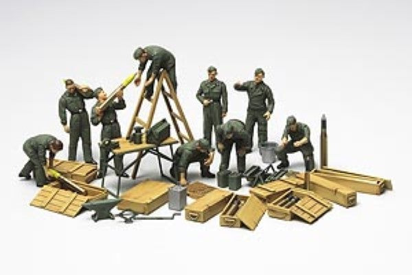 Tamiya German Tank Crew Field Maintence Set. 32547